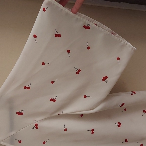 COMO VINTAGE Short Sleeve VNeck Cherry Print Pullover Top - Picture 7 of 10